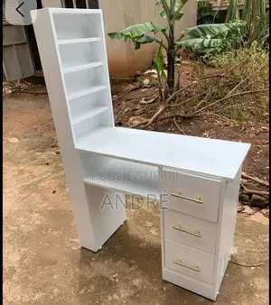 Coiffeuse De Très Bonne Qualité
