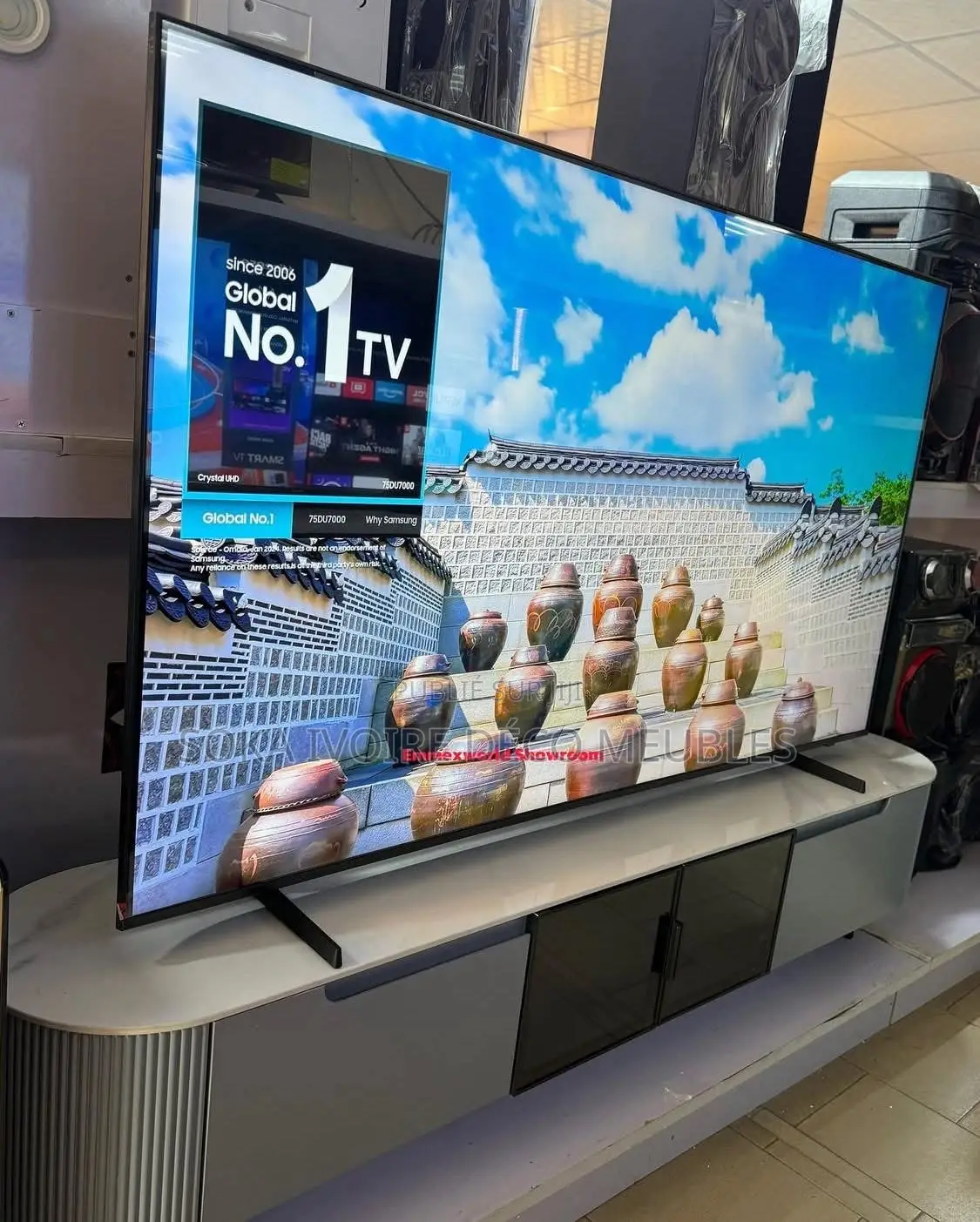 Télévision Samsung Écran 85 Pouces Avec Table Tv