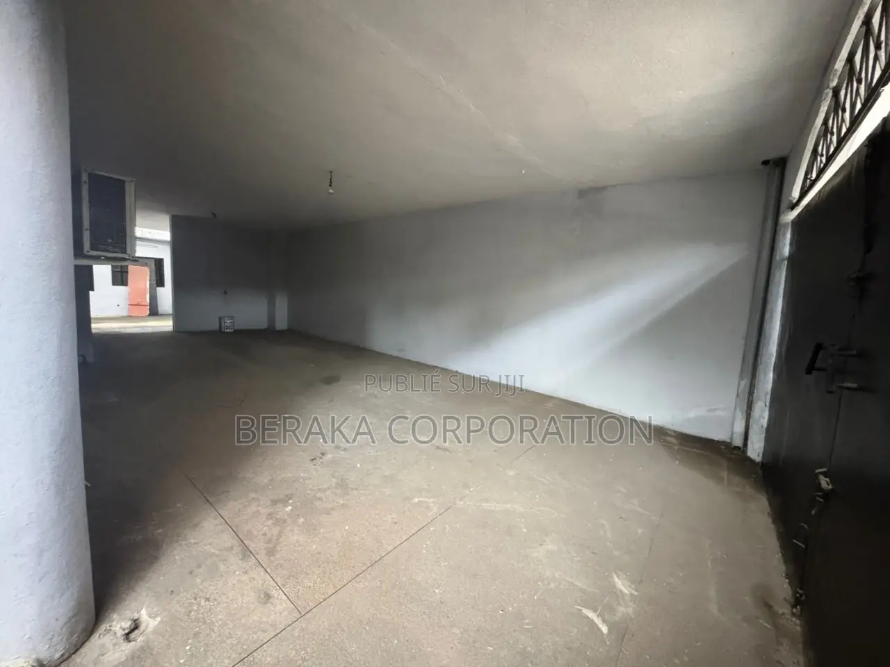 5chbre Duplex dans Beraka Corporation, Cocody à Louer