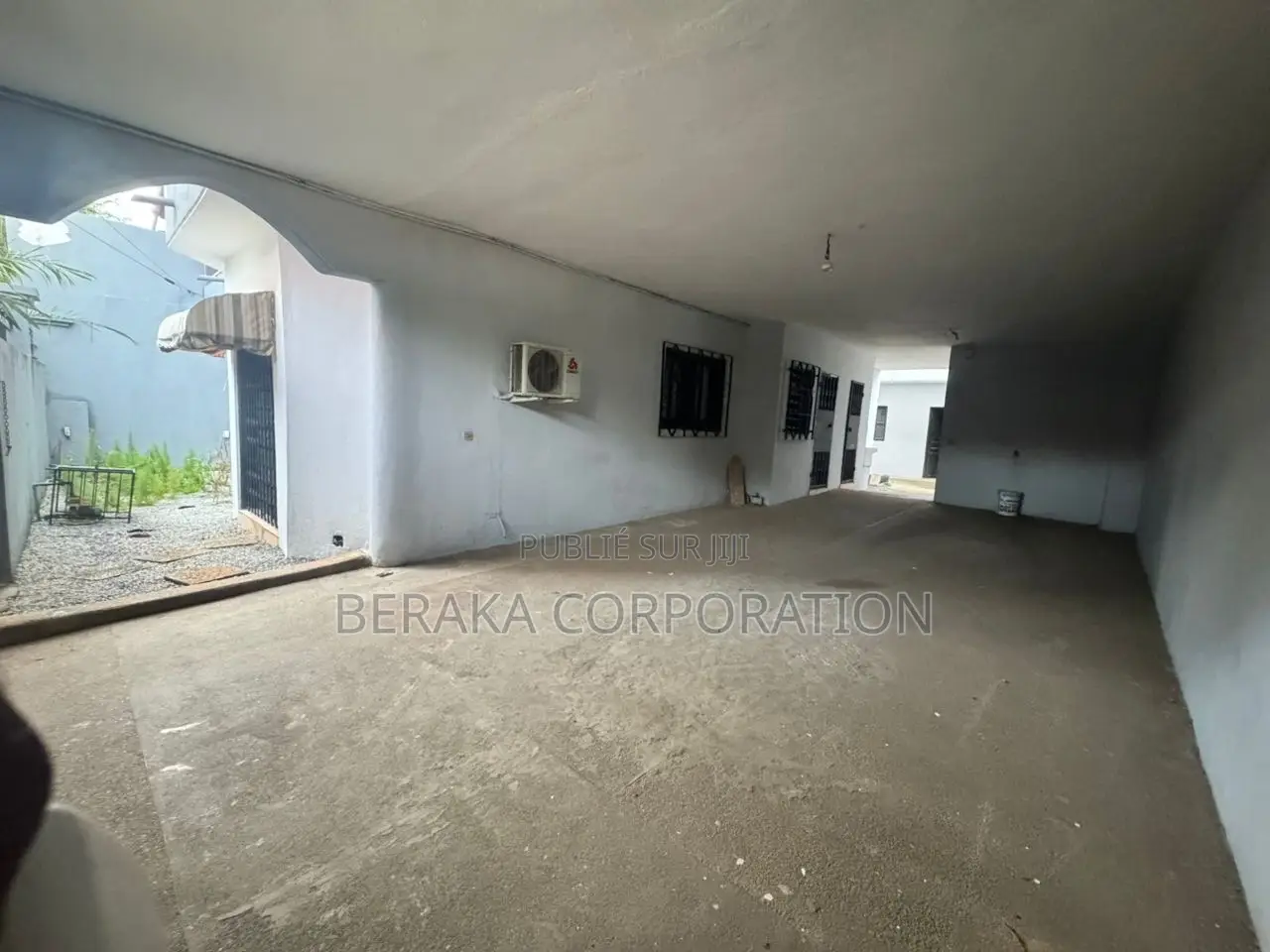 5chbre Duplex dans Beraka Corporation, Cocody à Louer