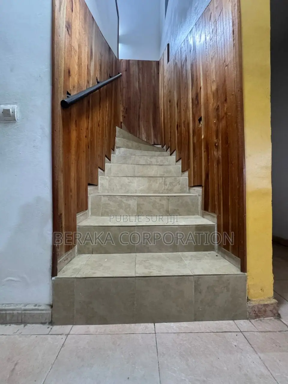 5chbre Duplex dans Beraka Corporation, Cocody à Louer