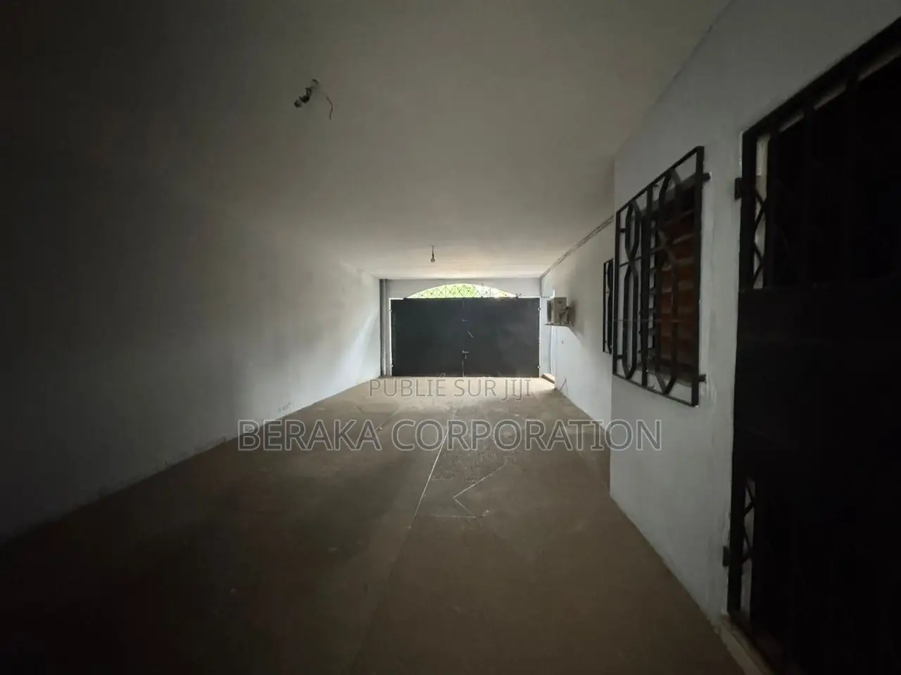 5chbre Duplex dans Beraka Corporation, Cocody à Louer