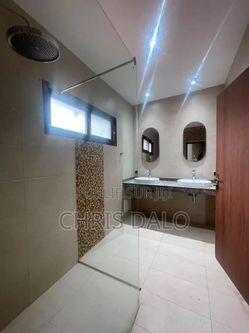 5chbre Duplex dans Adams, Cocody à Louer