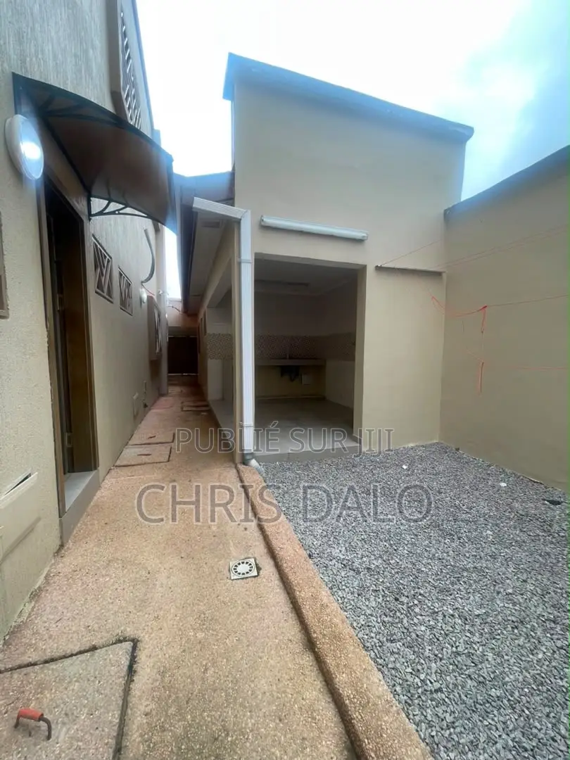 5chbre Duplex dans Adams, Cocody à Louer