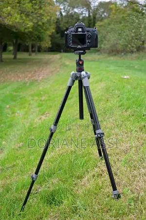 Un Trépied Zomei Q111
