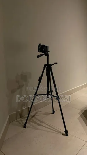 Un Trépied Zomei Q111