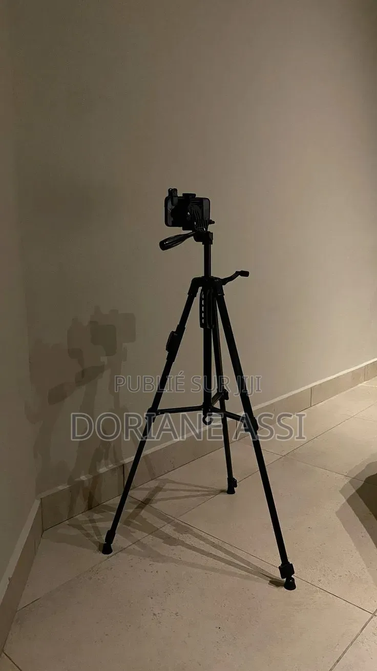 Un Trépied Zomei Q111