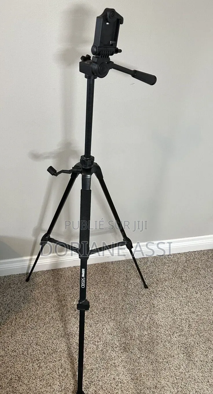 Un Trépied Zomei Q111