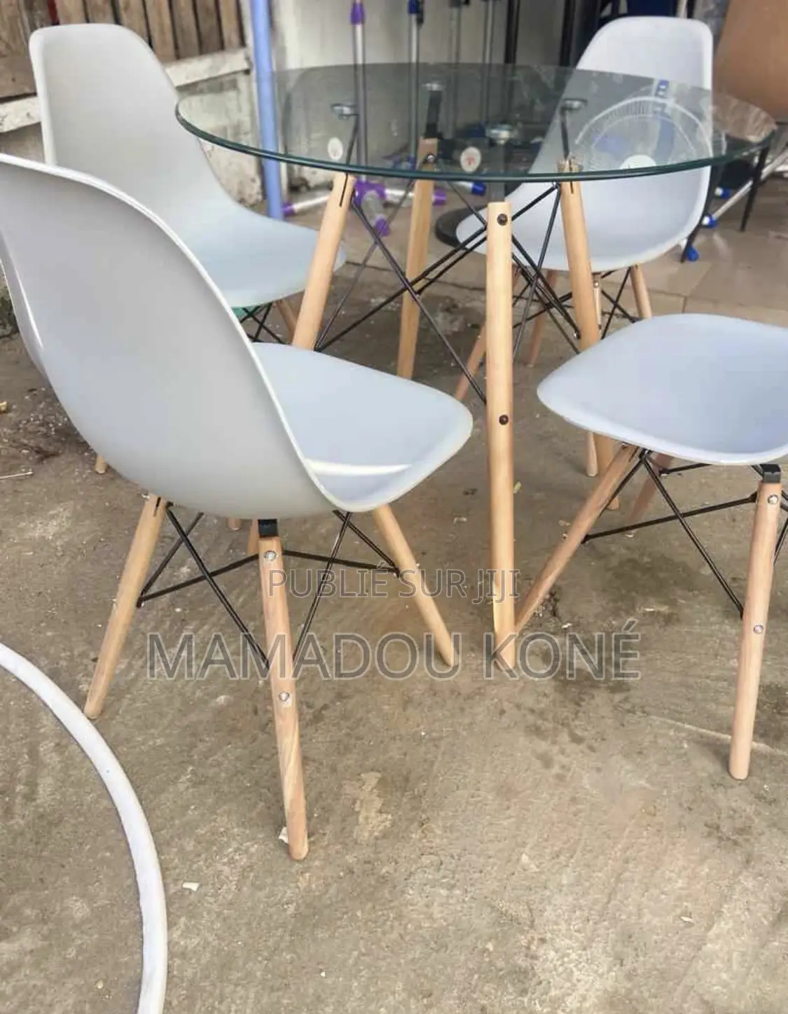 Table À Manger Plus 4 Chaises