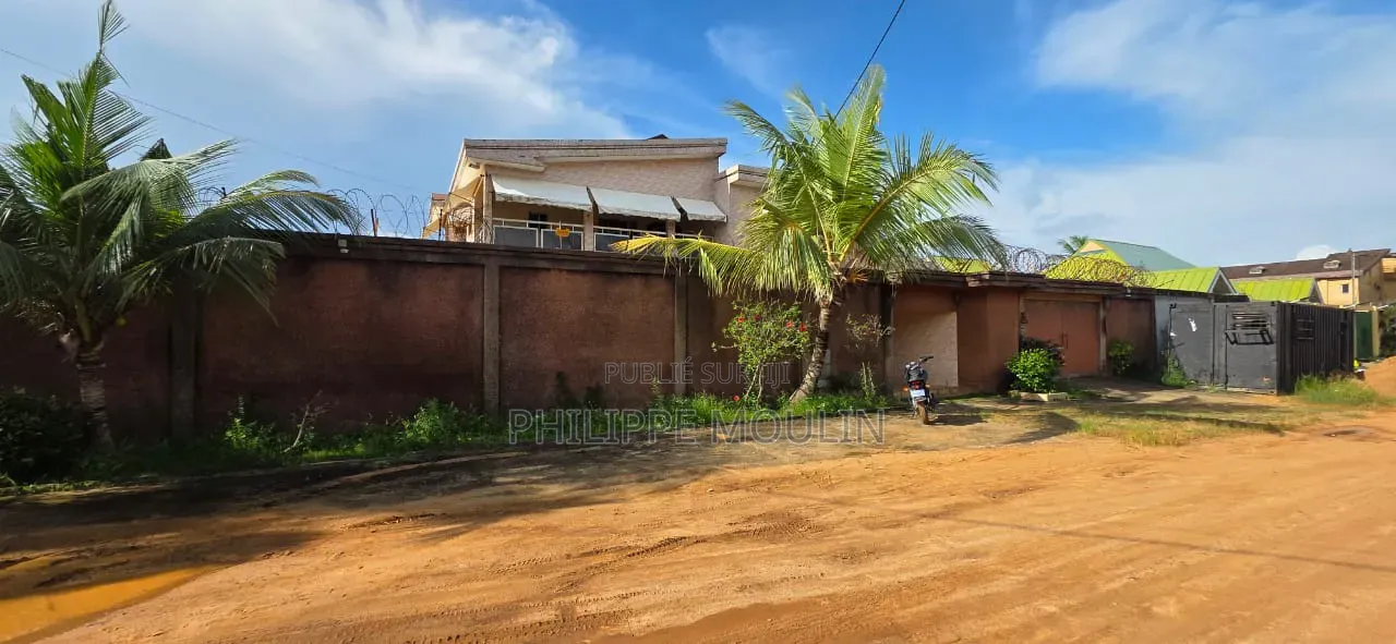 13chbre Villa dans Bassam Mockevill à Vendre