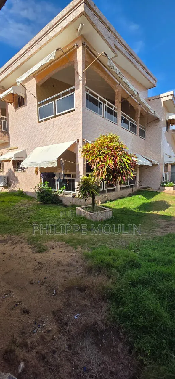13chbre Villa dans Bassam Mockevill à Vendre