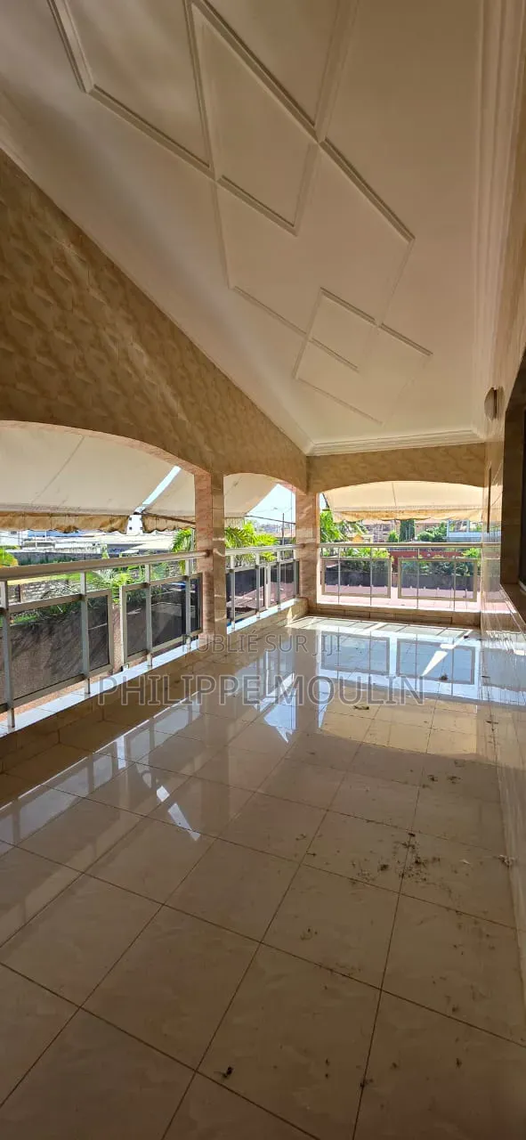 13chbre Villa dans Bassam Mockevill à Vendre