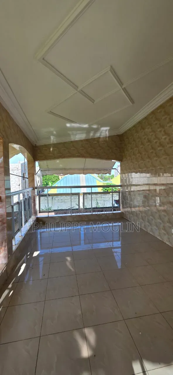 13chbre Villa dans Bassam Mockevill à Vendre