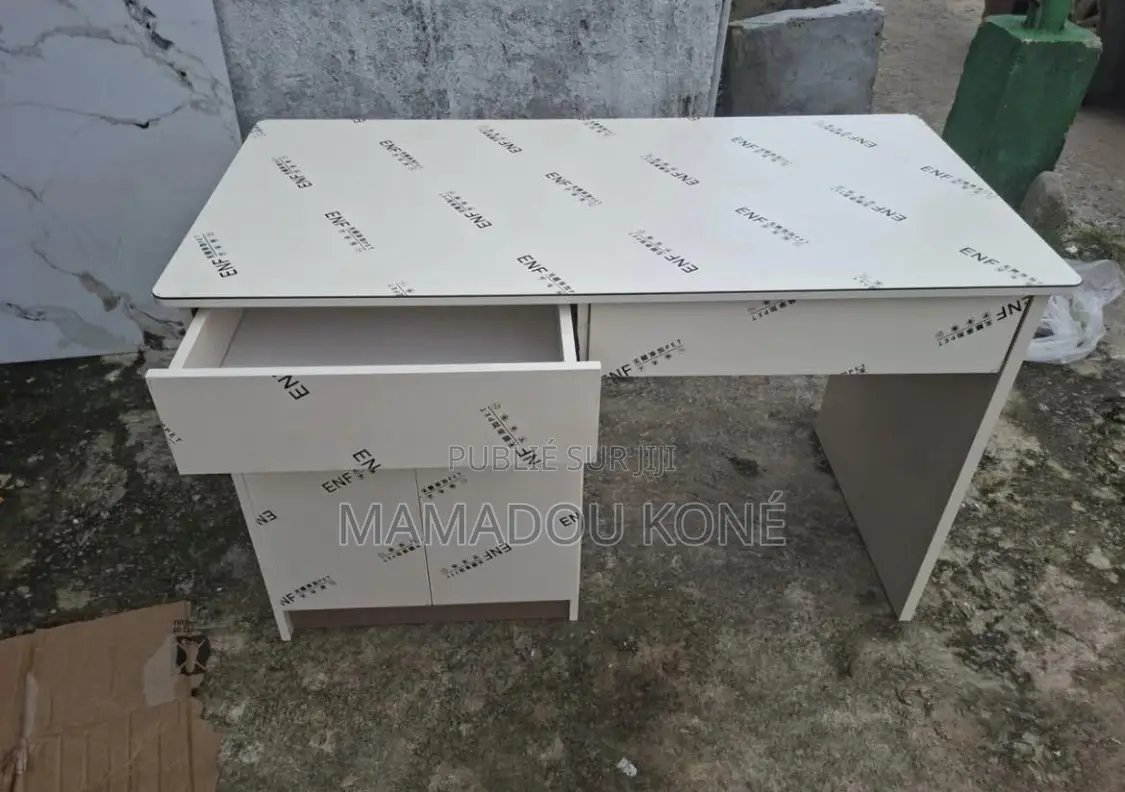 Table De Bureau, Très Bon Prix, Bonne Qualité