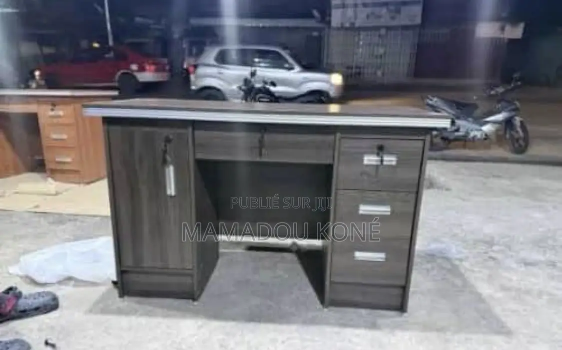Table De Bureau, Très Bon Prix, Bonne Qualité
