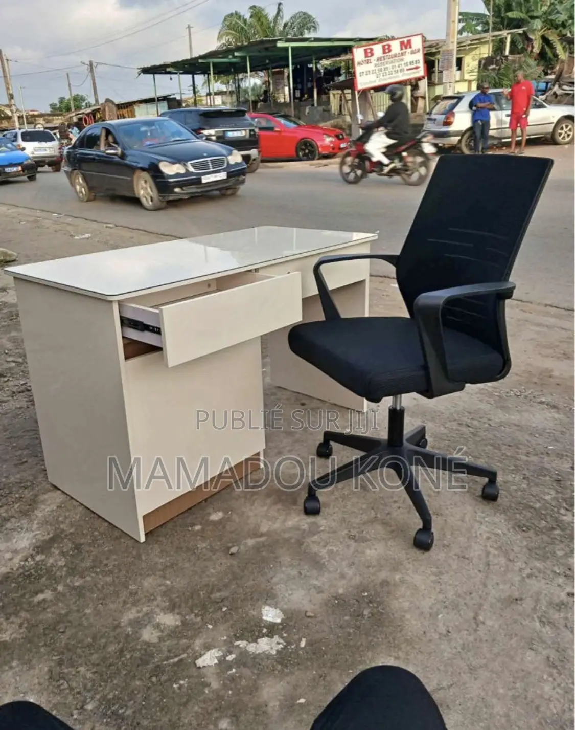 Table De Bureau, Très Bon Prix, Bonne Qualité