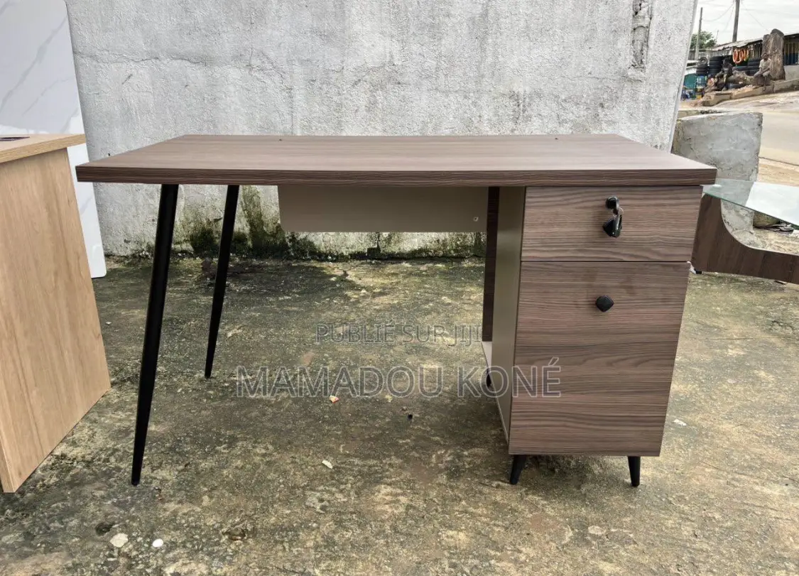 Table De Bureau, Très Bon Prix, Bonne Qualité