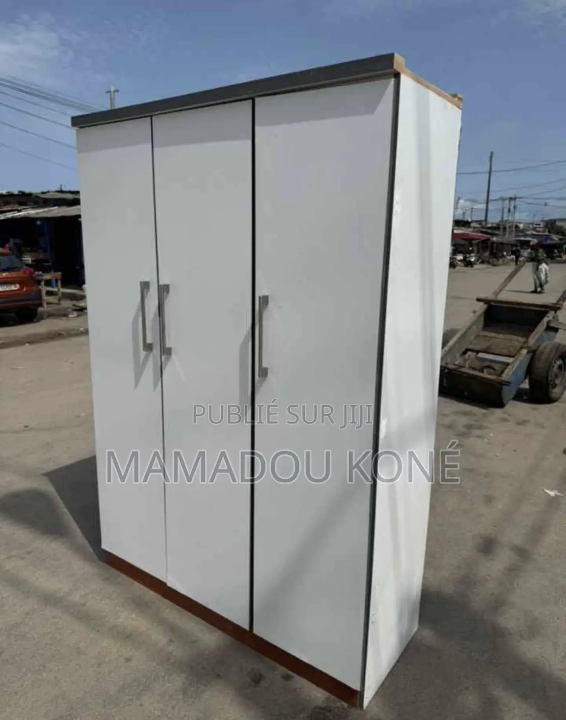  Armoire Moderne 3 Portes À Vendre. 