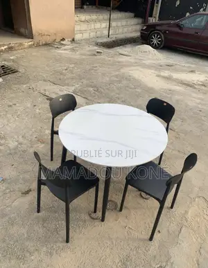 Table À Manger Et 4 Chaises Noir