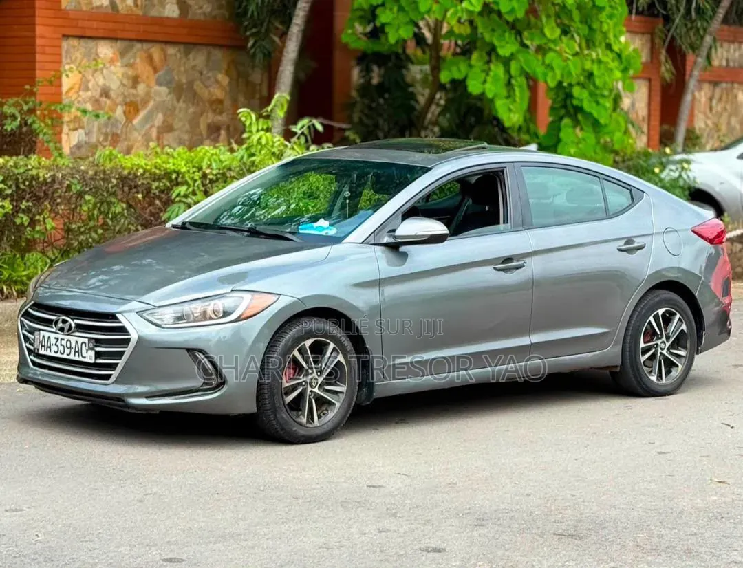 Hyundai Elantra Limited 2018 Gris