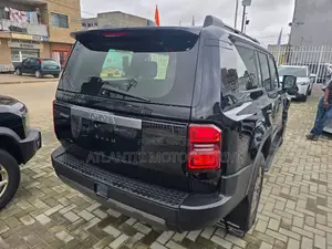 Nouveau Toyota Land Cruiser Prado 2025 Noir