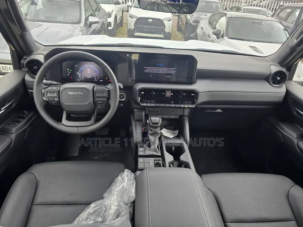 Nouveau Toyota Land Cruiser Prado 2025 Noir