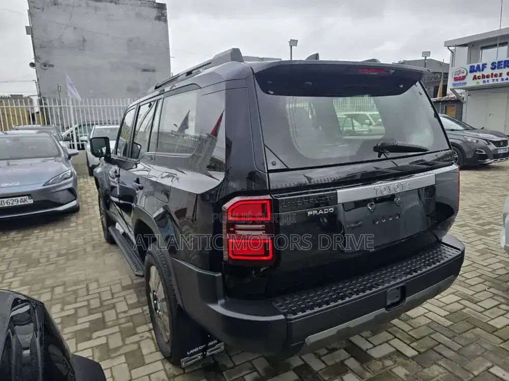 Nouveau Toyota Land Cruiser Prado 2025 Noir