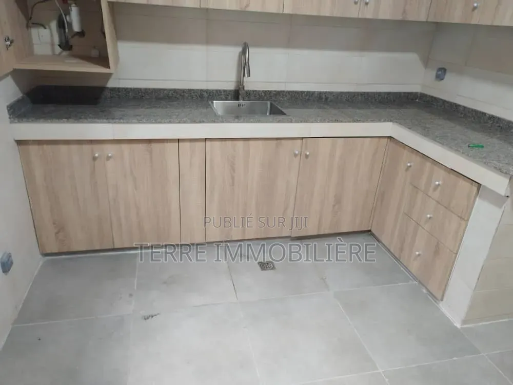 4chbre Villa dans La Terre Immobilière, Cocody à Vendre