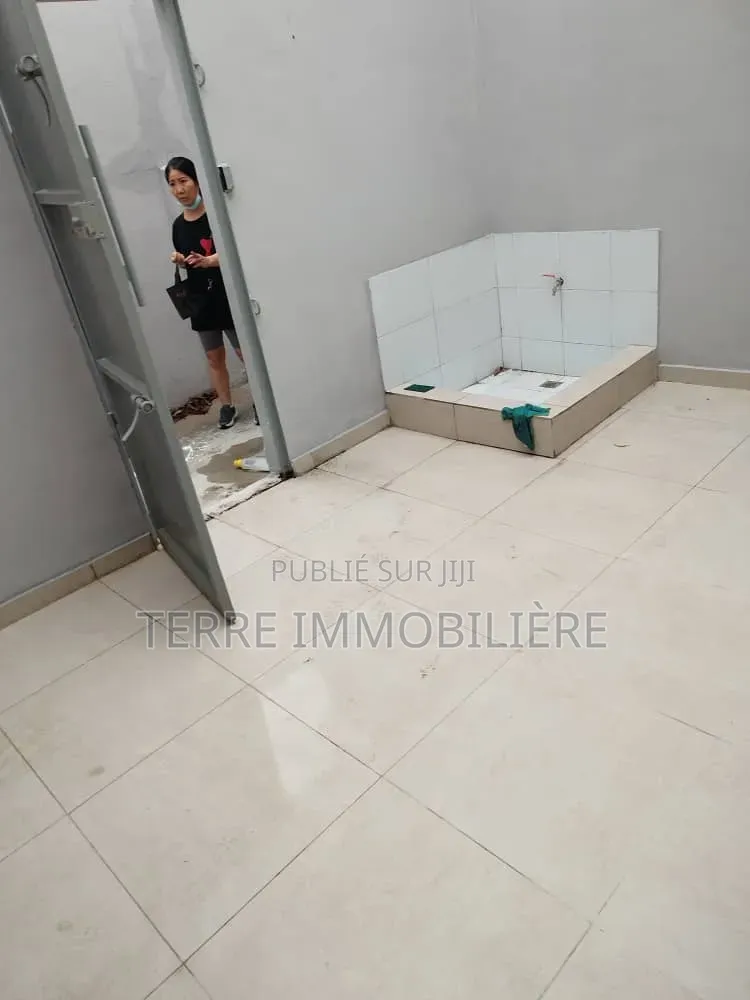 4chbre Villa dans La Terre Immobilière, Cocody à Vendre