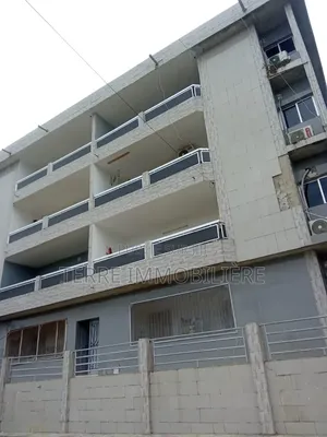 16chbre Blocs d'appartements dans La Terre Immobilière, Cocody à Vendre