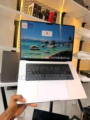 Nouveau Ordinateur portable Apple MacBook 4GB Intel Core i7 SSD 512GB
