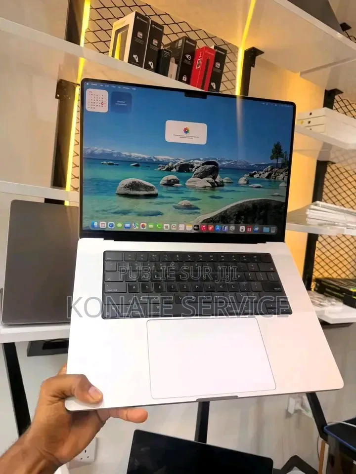 Nouveau Ordinateur portable Apple MacBook 4GB Intel Core i7 SSD 512GB