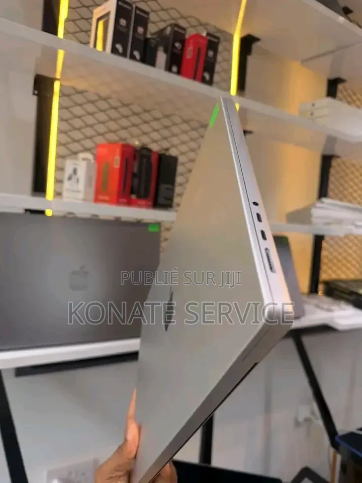 Nouveau Ordinateur portable Apple MacBook 4GB Intel Core i7 SSD 512GB