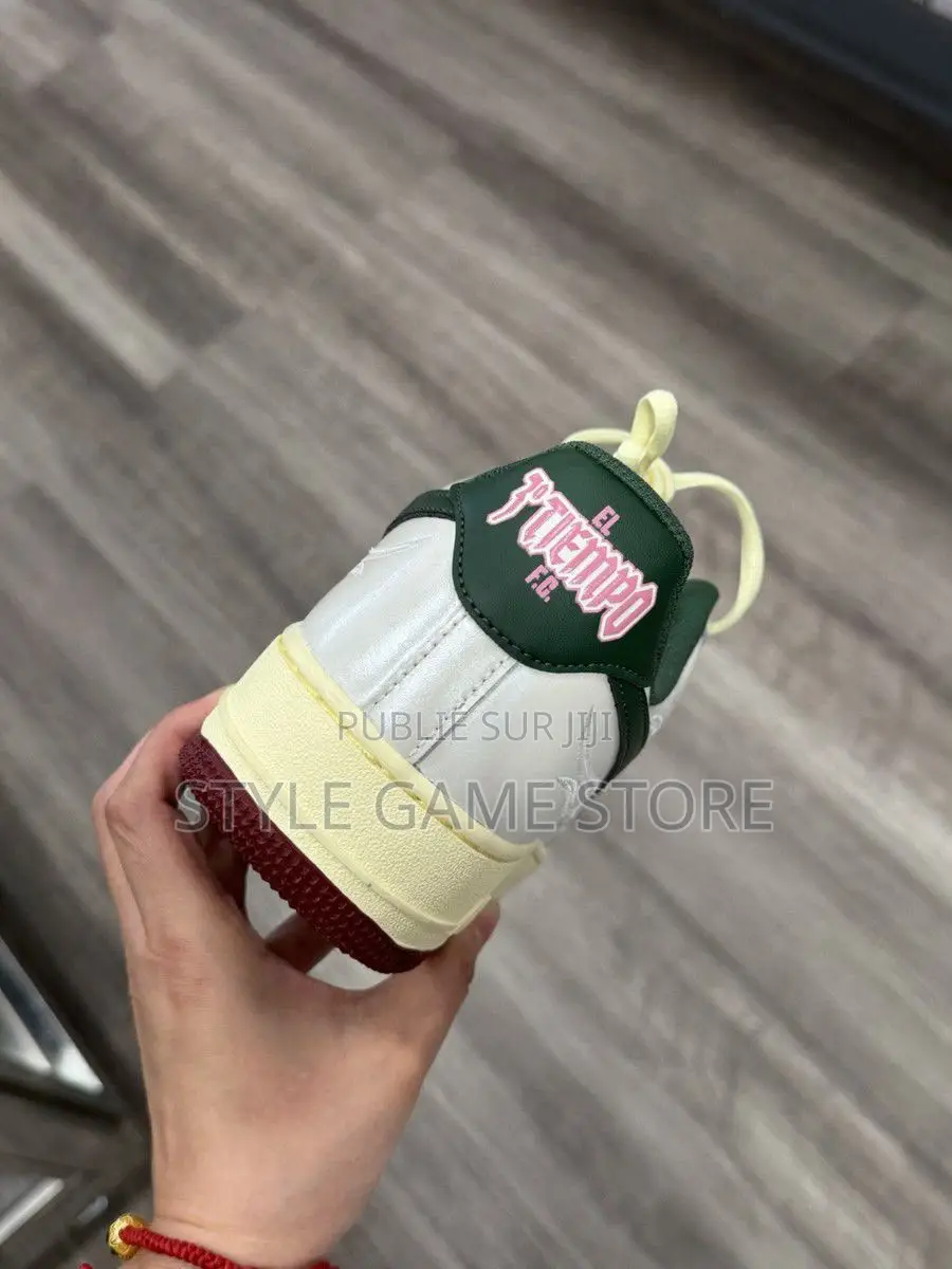 Nike Air Force 1 Low Mexico
Pointure 40 at 45