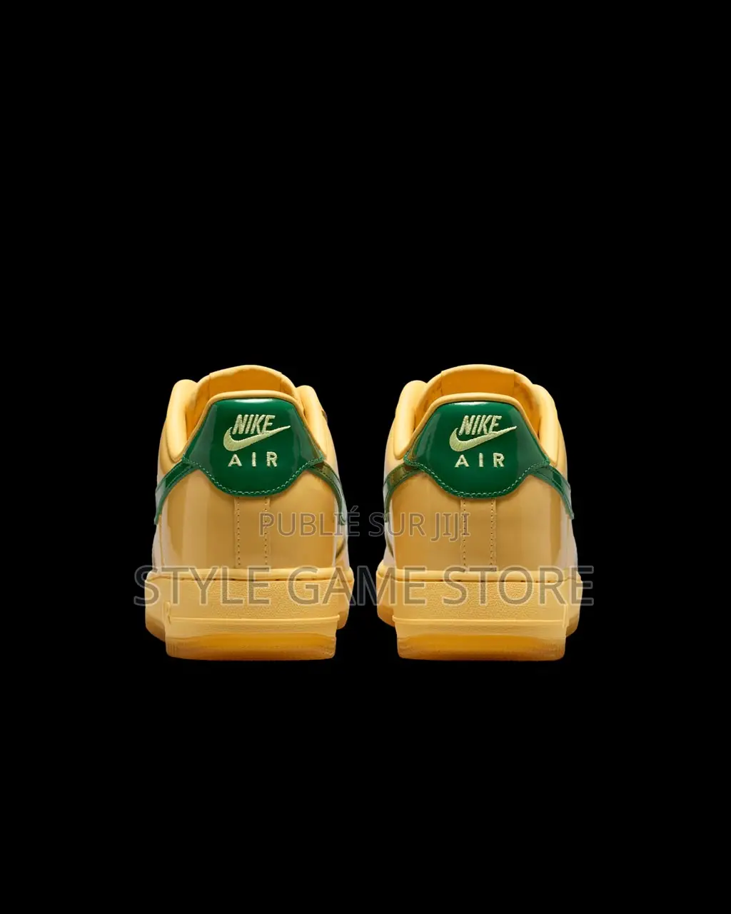 Nike Air Force 1 Low en Cuir Verni 
Pointure 40 at 45