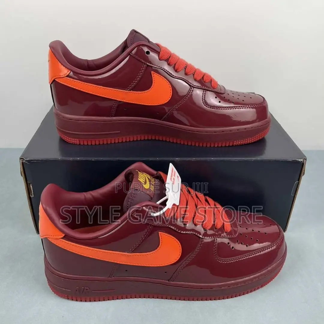 Nike Air Force 1 Low en Cuir Verni 
Pointure 40 at 45