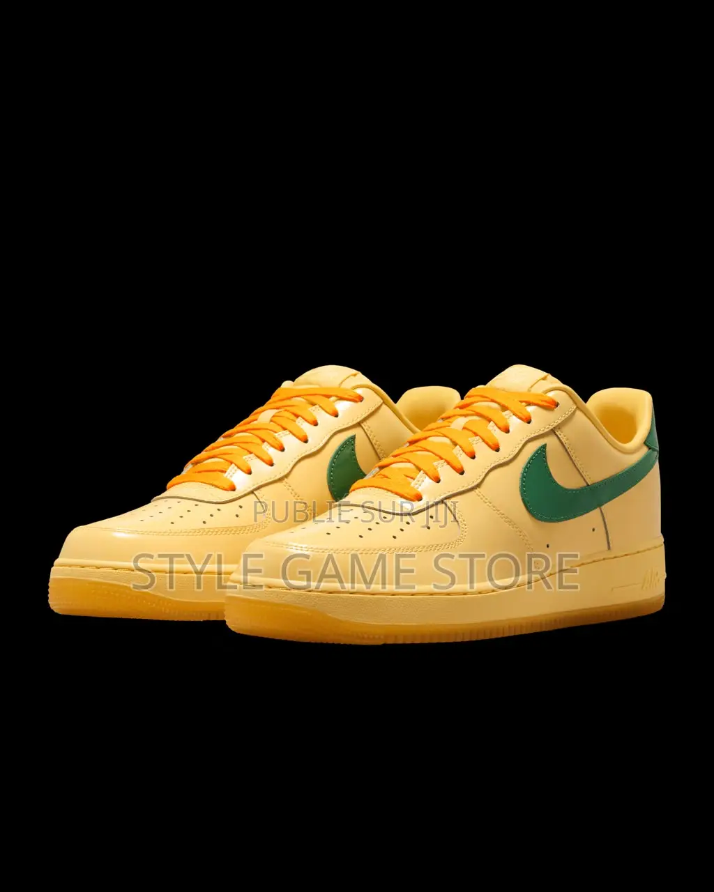 Nike Air Force 1 Low en Cuir Verni 
Pointure 40 at 45
