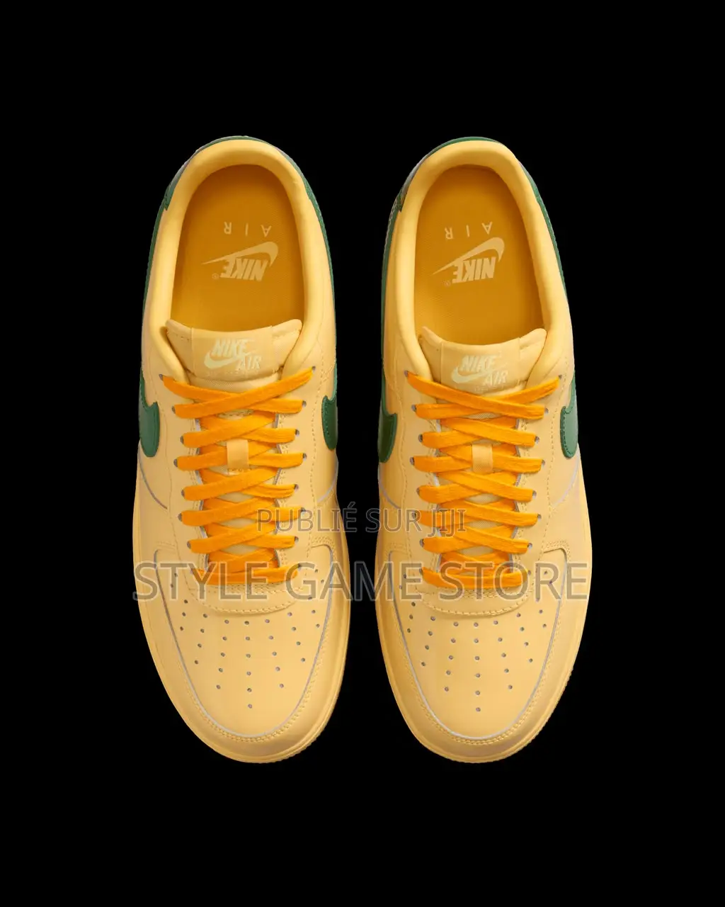 Nike Air Force 1 Low en Cuir Verni 
Pointure 40 at 45