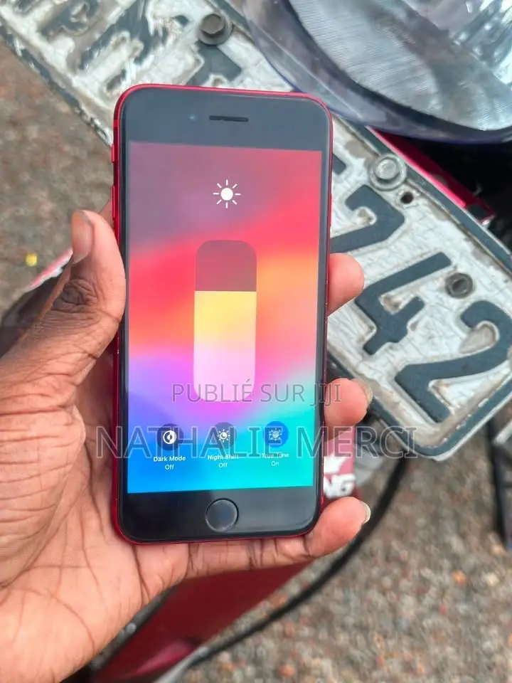 Nouveau Apple iPhone 8 64 GB Rouge