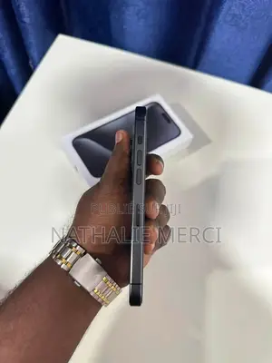 Nouveau Apple iPhone 15 Pro 256 GB Noir