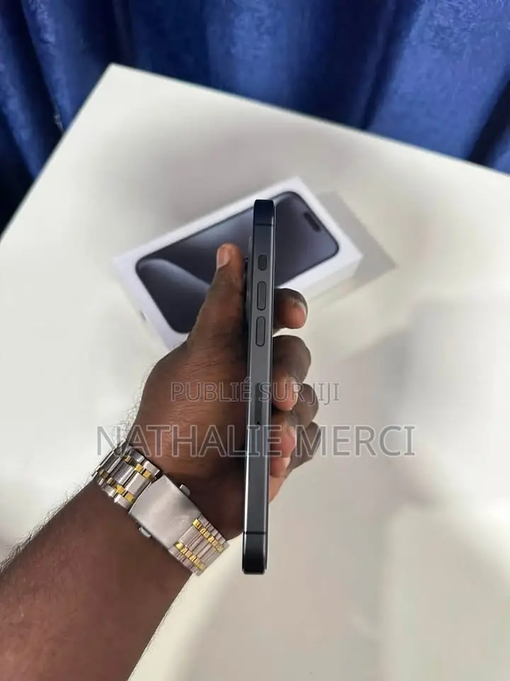 Nouveau Apple iPhone 15 Pro 256 GB Noir