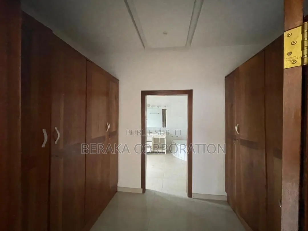 6chbre Duplex dans Beraka Corporation, Cocody à Vendre