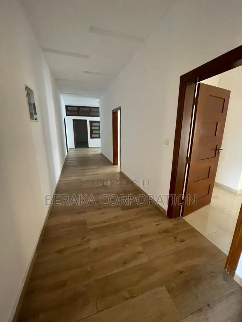 6chbre Duplex dans Beraka Corporation, Cocody à Vendre