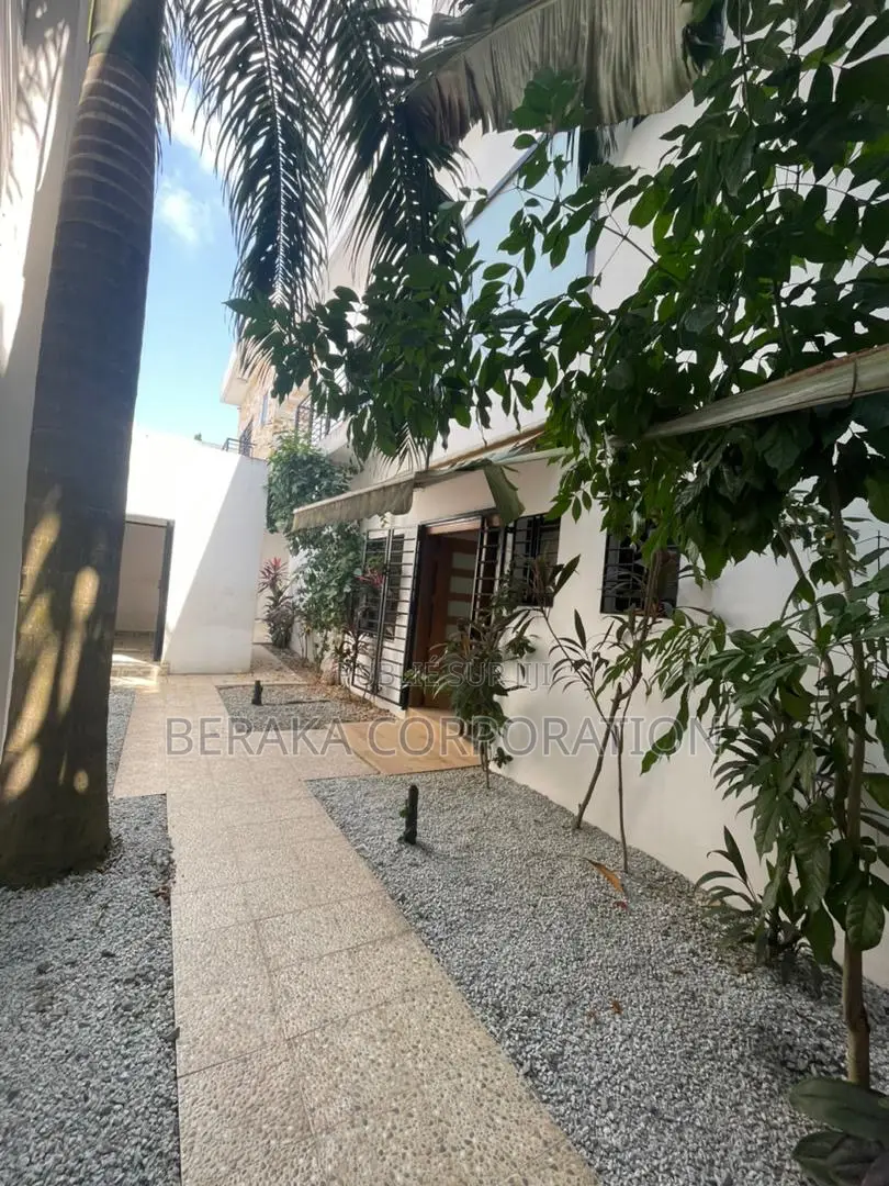 6chbre Duplex dans Beraka Corporation, Cocody à Vendre