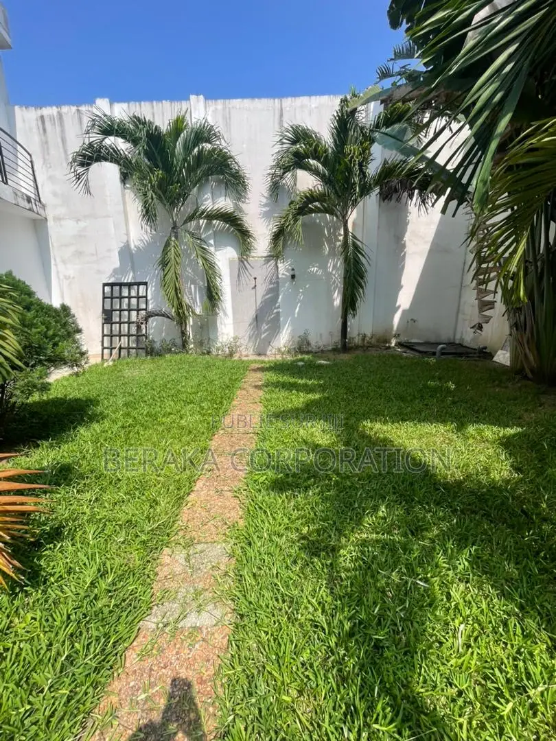 6chbre Duplex dans Beraka Corporation, Cocody à Vendre