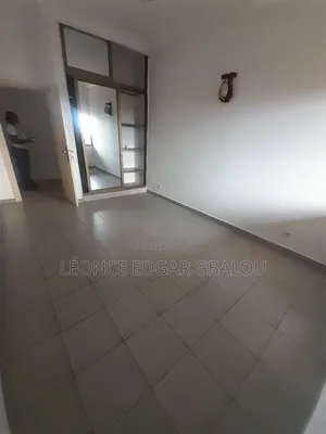 3chbre Appartement dans Léonce Edgar Gbalou, Deux Plateaux à Louer