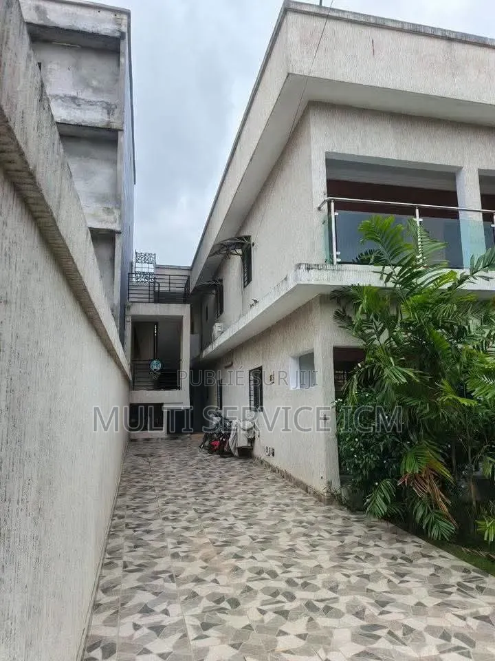 Meublé 8chbre Duplex dans Ismaël Coulibaly, Cocody à Vendre