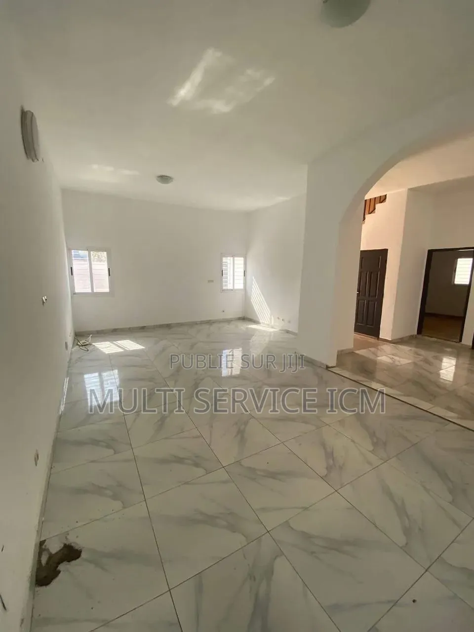 Meublé 8chbre Duplex dans Ismaël Coulibaly, Cocody à Vendre