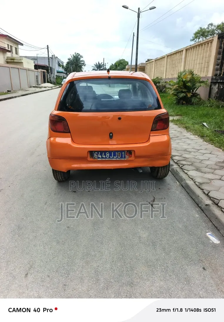 Toyota Yaris 1.5 2000 Orange