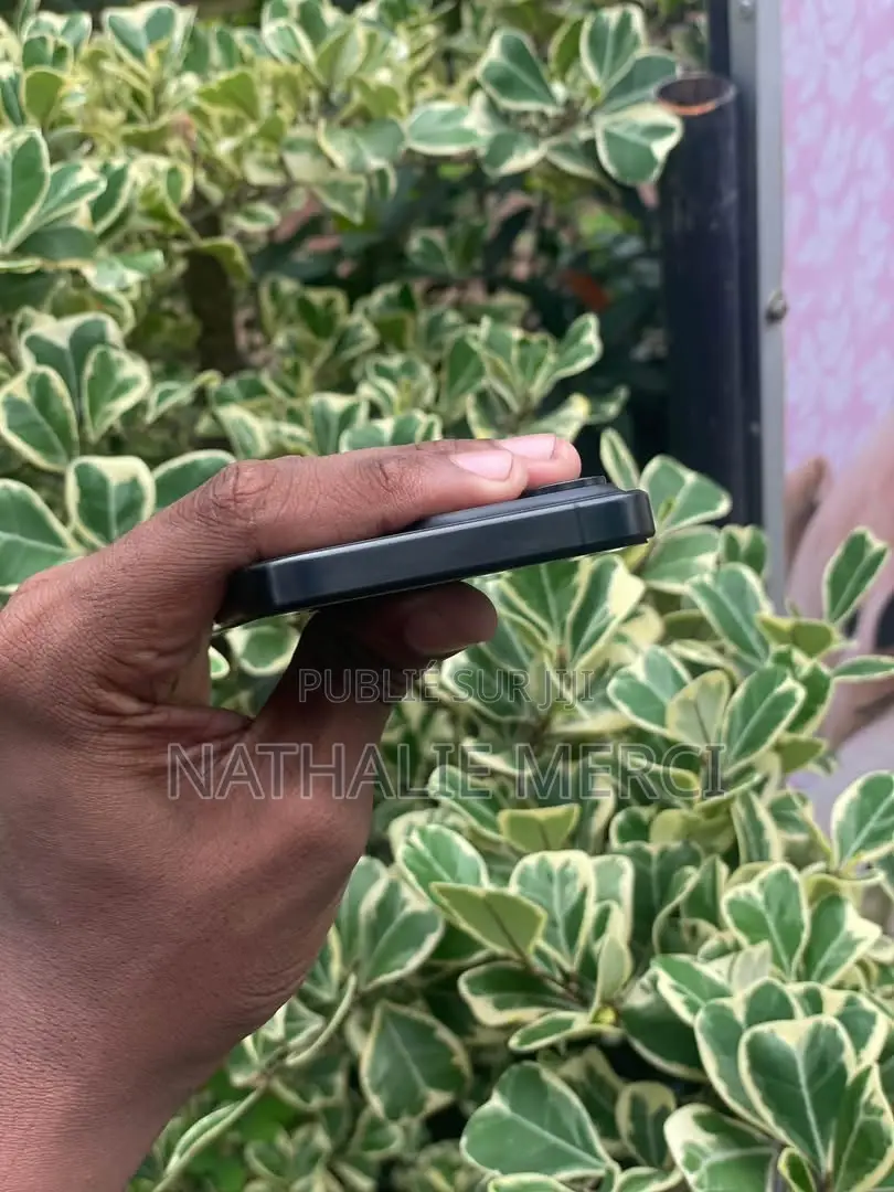 Nouveau Apple iPhone 15 Pro 256 GB Noir